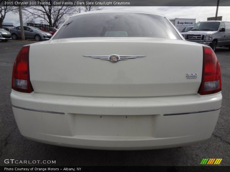 Cool Vanilla / Dark Slate Gray/Light Graystone 2005 Chrysler 300 Touring