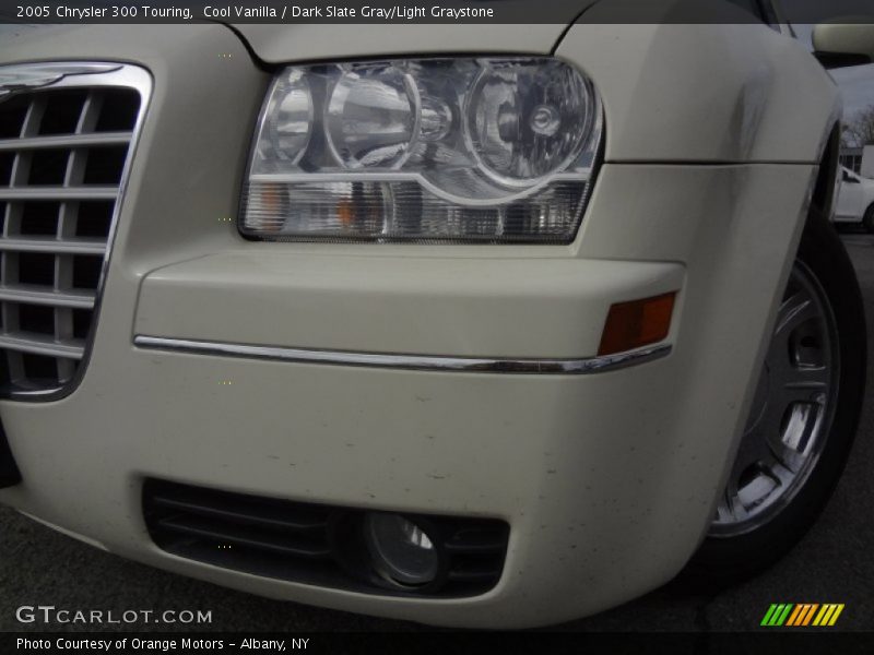 Cool Vanilla / Dark Slate Gray/Light Graystone 2005 Chrysler 300 Touring