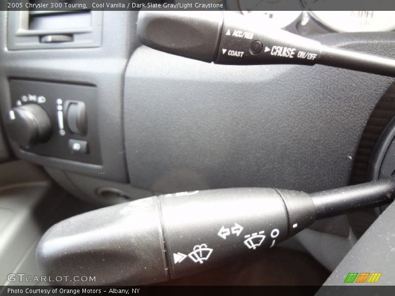 Cool Vanilla / Dark Slate Gray/Light Graystone 2005 Chrysler 300 Touring