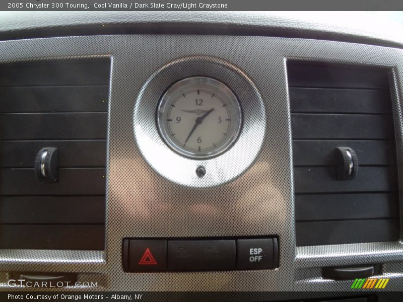 Cool Vanilla / Dark Slate Gray/Light Graystone 2005 Chrysler 300 Touring