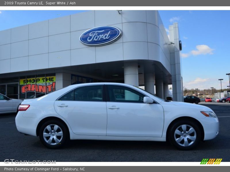 Super White / Ash 2009 Toyota Camry LE