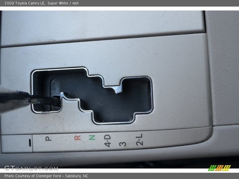 Super White / Ash 2009 Toyota Camry LE