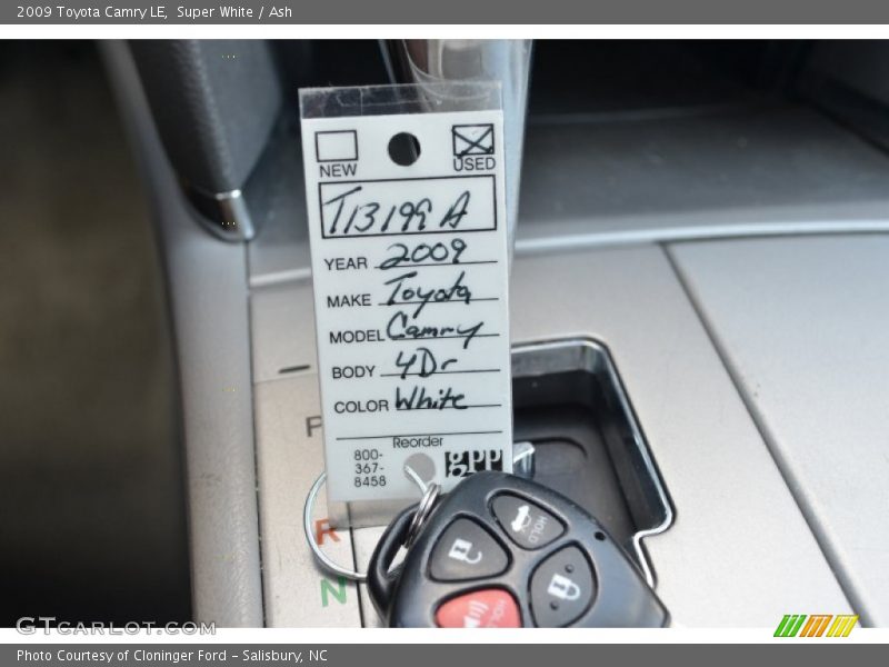Super White / Ash 2009 Toyota Camry LE