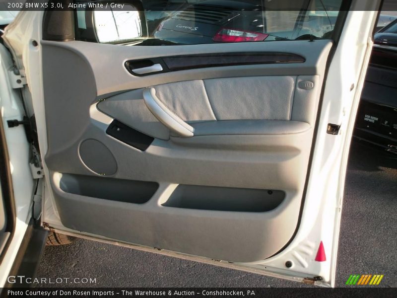 Alpine White / Grey 2002 BMW X5 3.0i