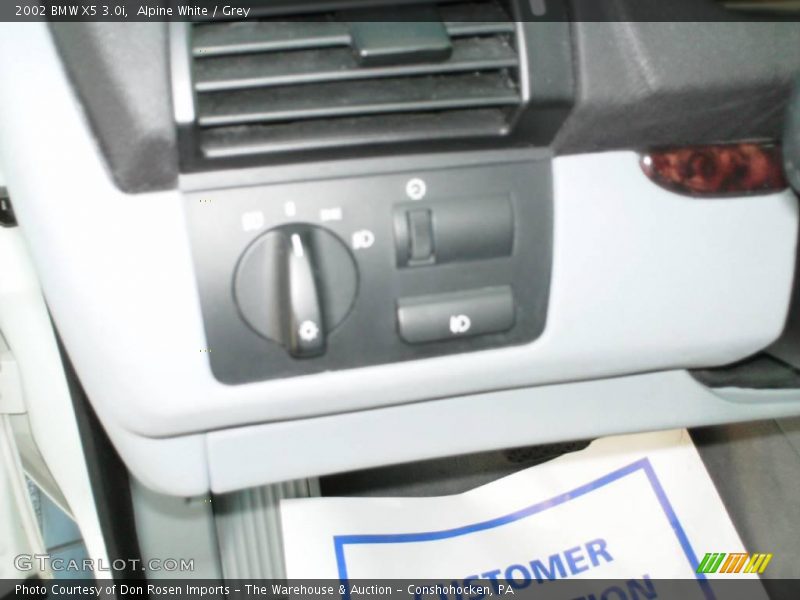 Alpine White / Grey 2002 BMW X5 3.0i