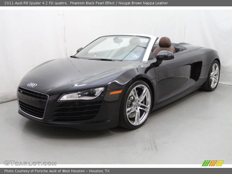 Front 3/4 View of 2011 R8 Spyder 4.2 FSI quattro