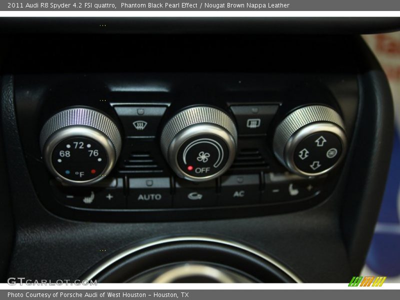 Controls of 2011 R8 Spyder 4.2 FSI quattro