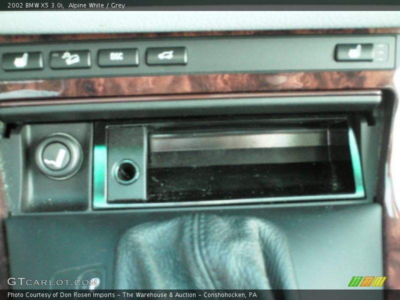 Alpine White / Grey 2002 BMW X5 3.0i