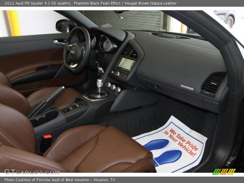Dashboard of 2011 R8 Spyder 4.2 FSI quattro