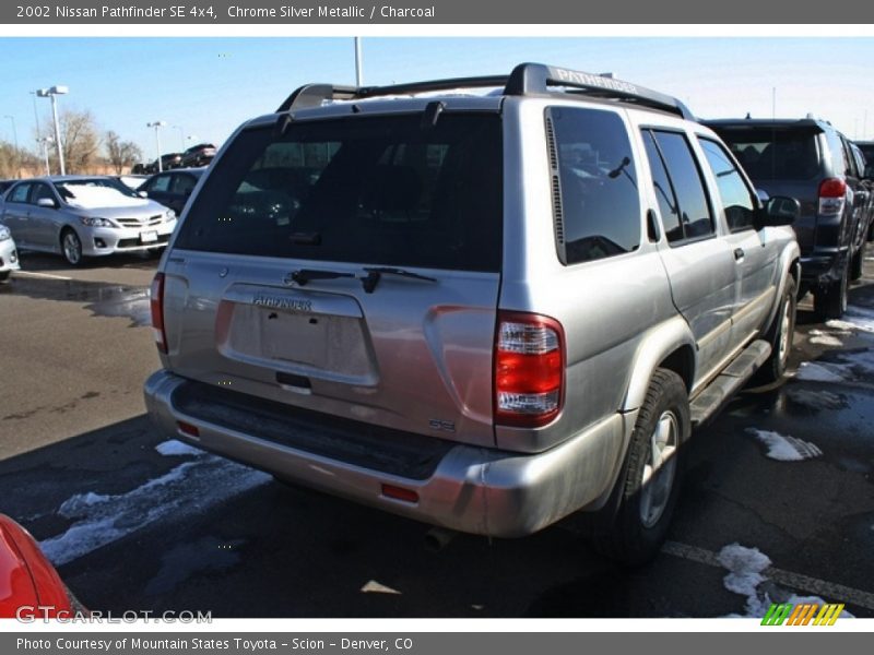 Chrome Silver Metallic / Charcoal 2002 Nissan Pathfinder SE 4x4