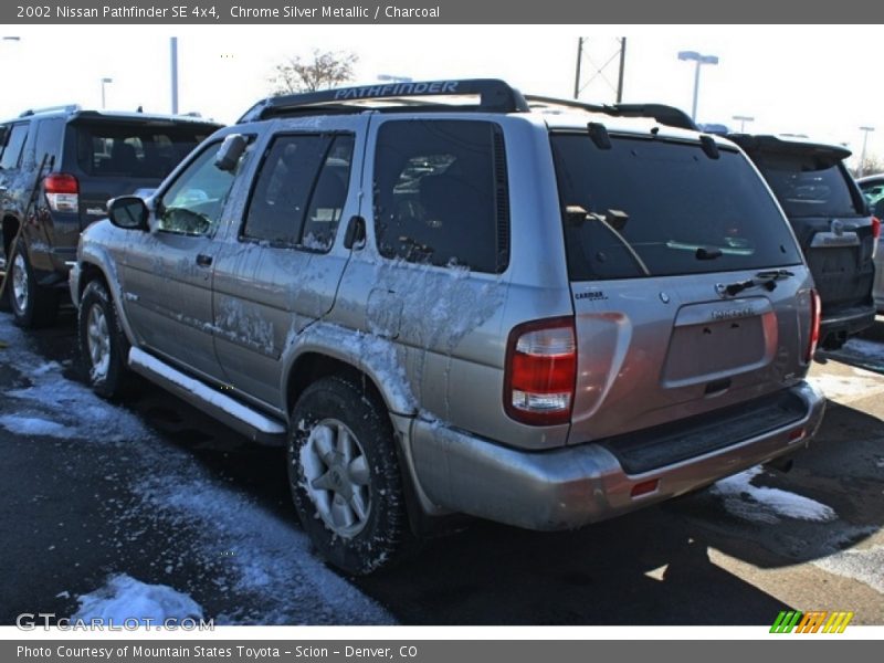 Chrome Silver Metallic / Charcoal 2002 Nissan Pathfinder SE 4x4