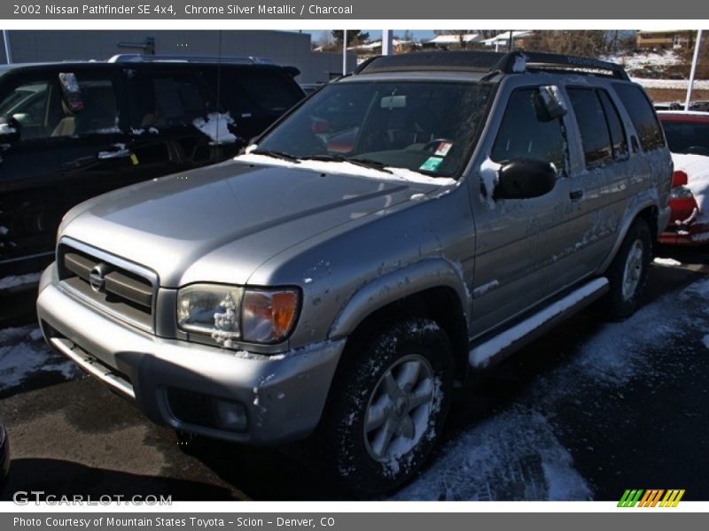 Chrome Silver Metallic / Charcoal 2002 Nissan Pathfinder SE 4x4
