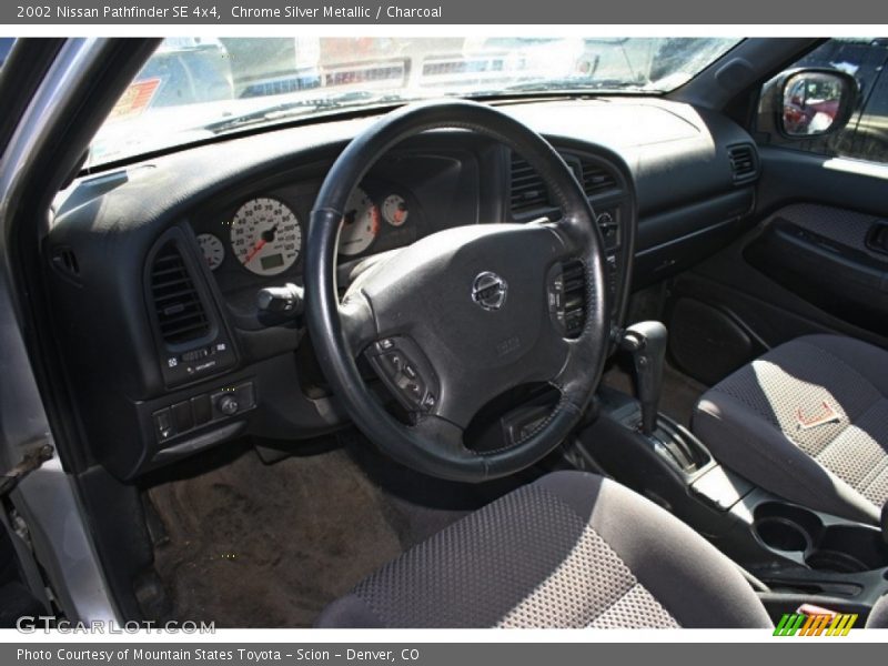 Chrome Silver Metallic / Charcoal 2002 Nissan Pathfinder SE 4x4