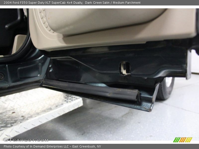 Dark Green Satin / Medium Parchment 2004 Ford F350 Super Duty XLT SuperCab 4x4 Dually