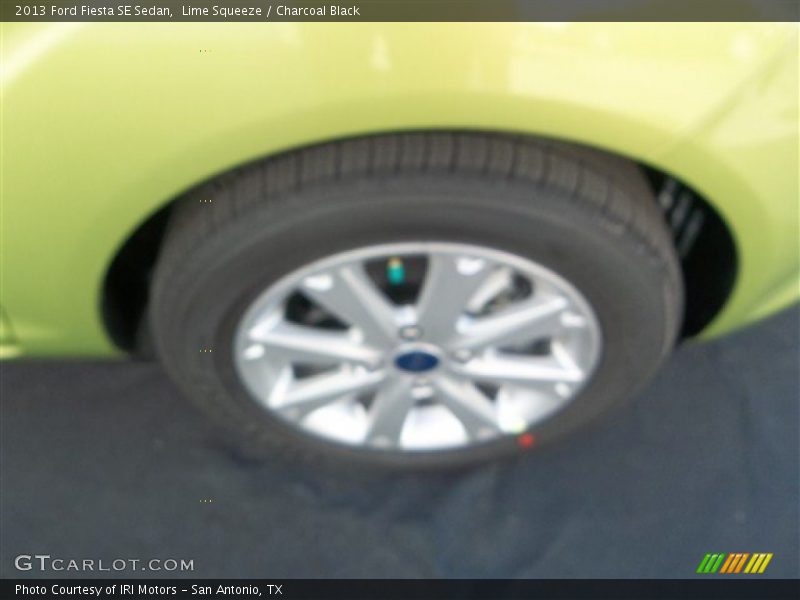 Lime Squeeze / Charcoal Black 2013 Ford Fiesta SE Sedan