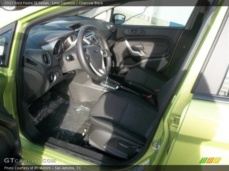 Lime Squeeze / Charcoal Black 2013 Ford Fiesta SE Sedan