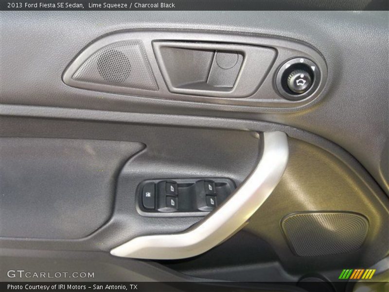 Lime Squeeze / Charcoal Black 2013 Ford Fiesta SE Sedan