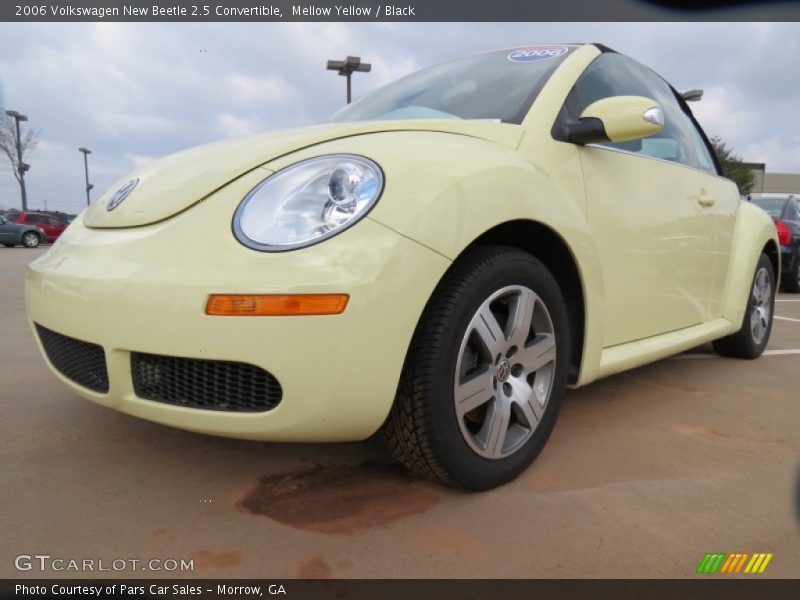 Mellow Yellow / Black 2006 Volkswagen New Beetle 2.5 Convertible