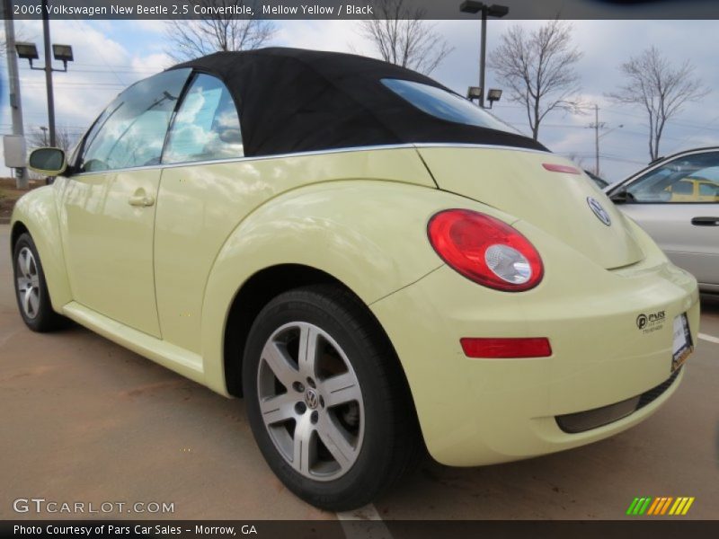 Mellow Yellow / Black 2006 Volkswagen New Beetle 2.5 Convertible
