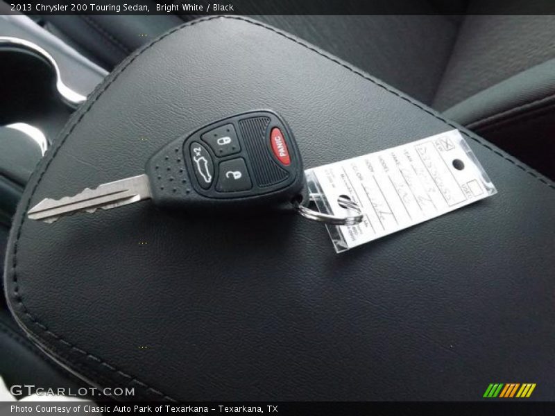Bright White / Black 2013 Chrysler 200 Touring Sedan