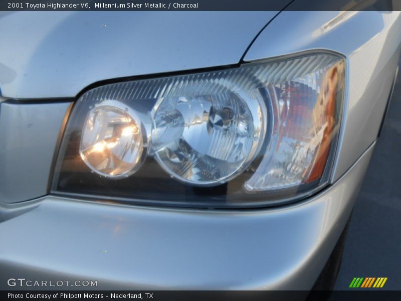 Millennium Silver Metallic / Charcoal 2001 Toyota Highlander V6