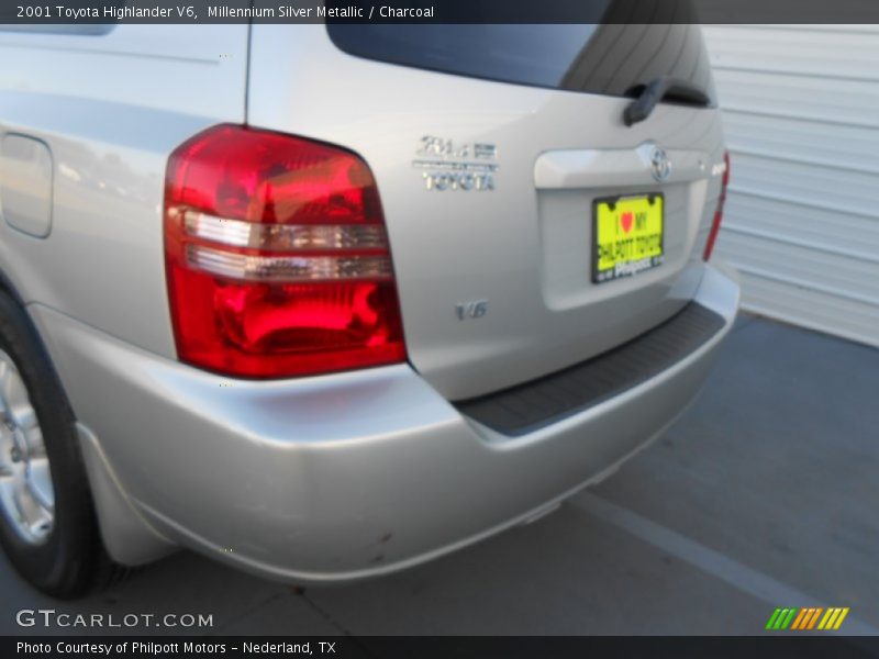Millennium Silver Metallic / Charcoal 2001 Toyota Highlander V6