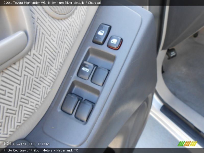Millennium Silver Metallic / Charcoal 2001 Toyota Highlander V6