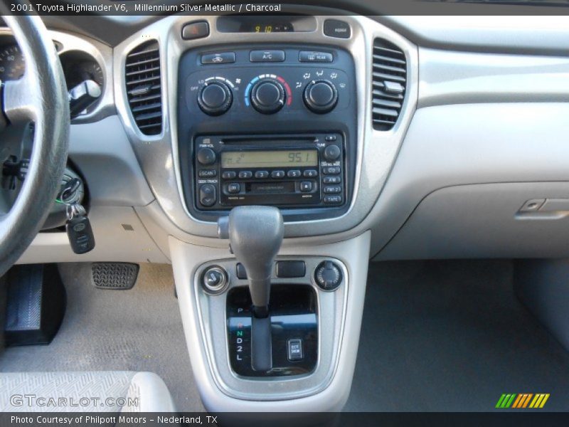 Millennium Silver Metallic / Charcoal 2001 Toyota Highlander V6