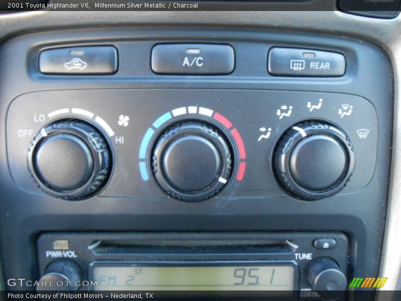Millennium Silver Metallic / Charcoal 2001 Toyota Highlander V6