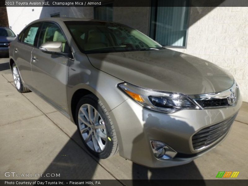 Champagne Mica / Almond 2013 Toyota Avalon XLE