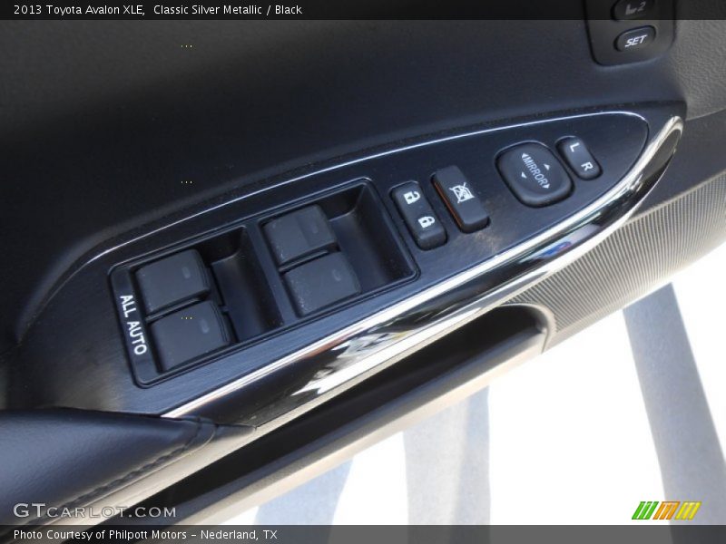 Classic Silver Metallic / Black 2013 Toyota Avalon XLE