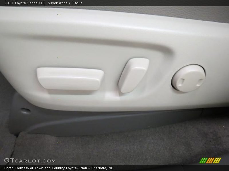 Super White / Bisque 2013 Toyota Sienna XLE