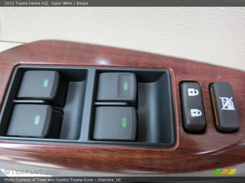Super White / Bisque 2013 Toyota Sienna XLE