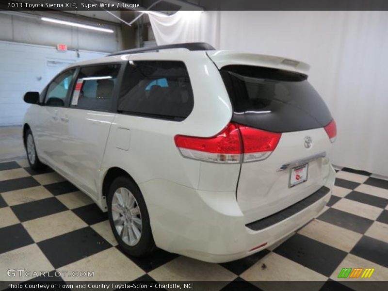 Super White / Bisque 2013 Toyota Sienna XLE
