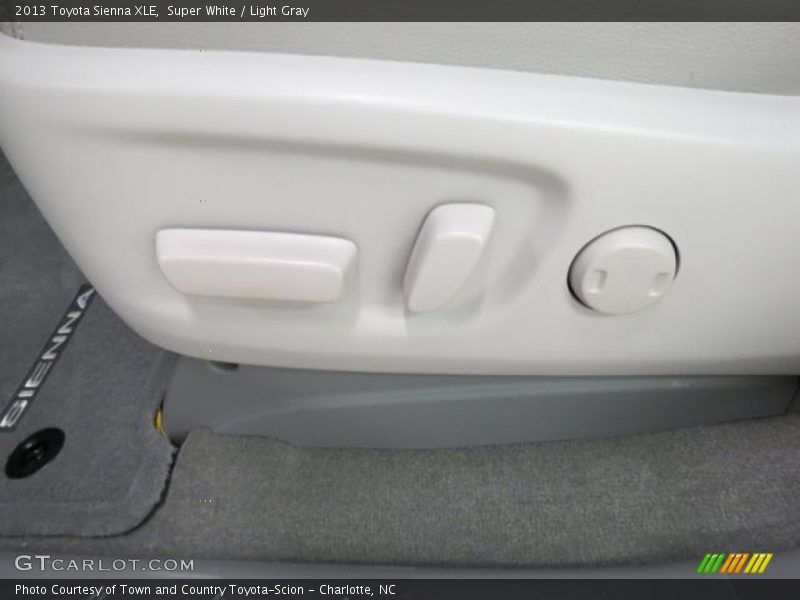 Super White / Light Gray 2013 Toyota Sienna XLE