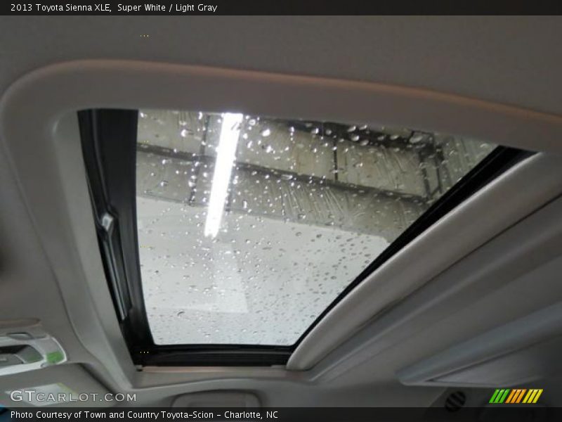 Super White / Light Gray 2013 Toyota Sienna XLE