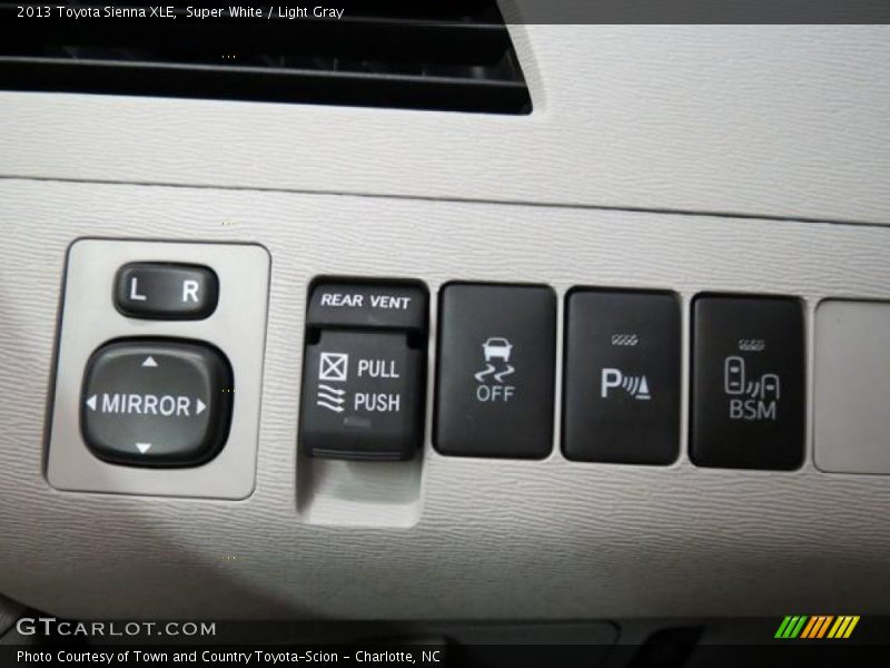 Super White / Light Gray 2013 Toyota Sienna XLE