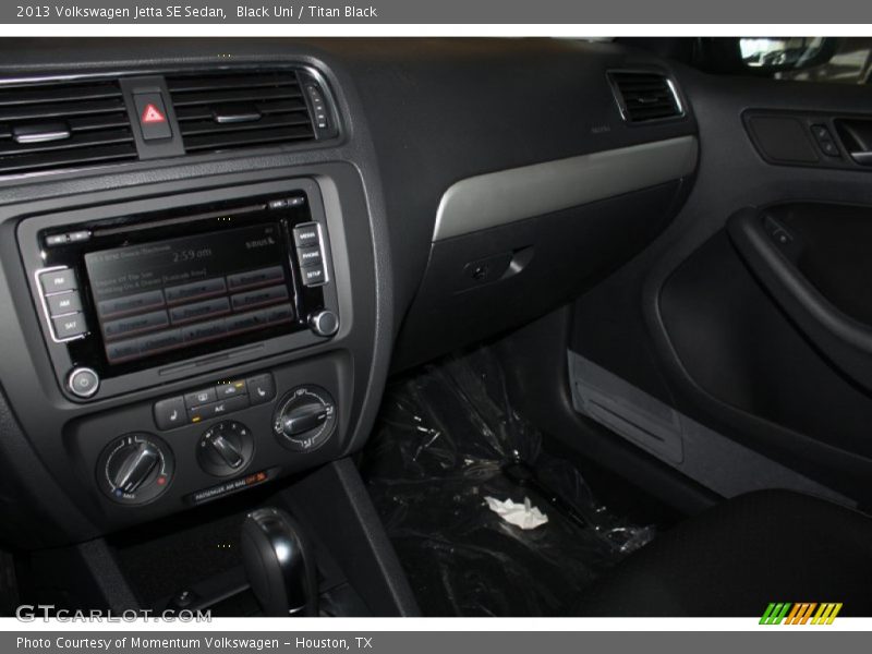 Black Uni / Titan Black 2013 Volkswagen Jetta SE Sedan