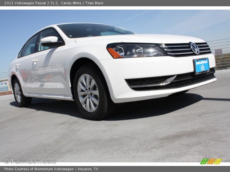 Candy White / Titan Black 2013 Volkswagen Passat 2.5L S