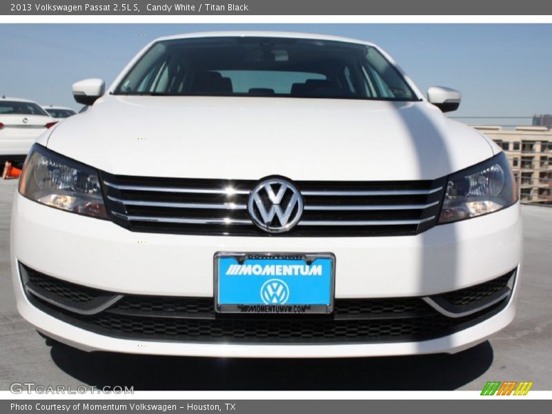 Candy White / Titan Black 2013 Volkswagen Passat 2.5L S