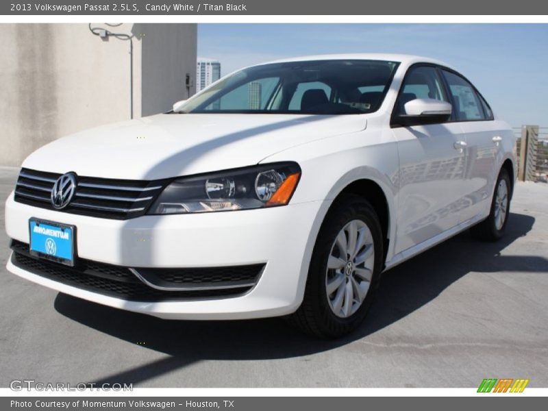 Candy White / Titan Black 2013 Volkswagen Passat 2.5L S