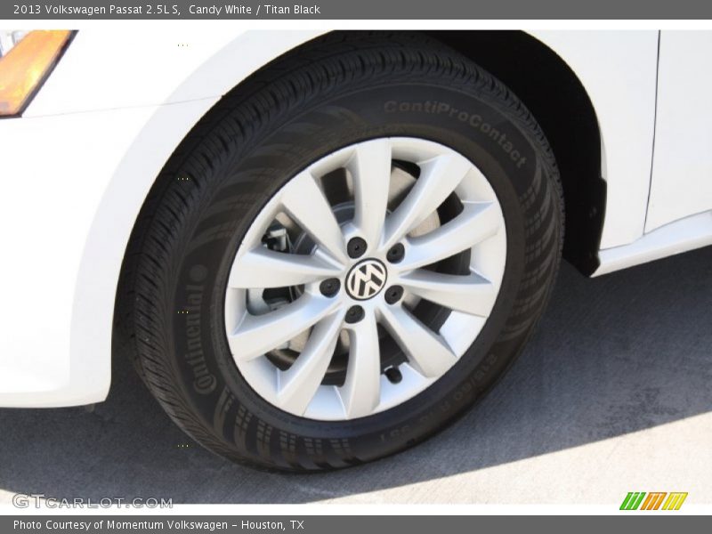 Candy White / Titan Black 2013 Volkswagen Passat 2.5L S