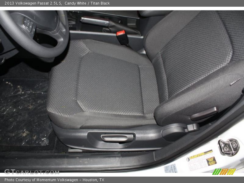 Candy White / Titan Black 2013 Volkswagen Passat 2.5L S