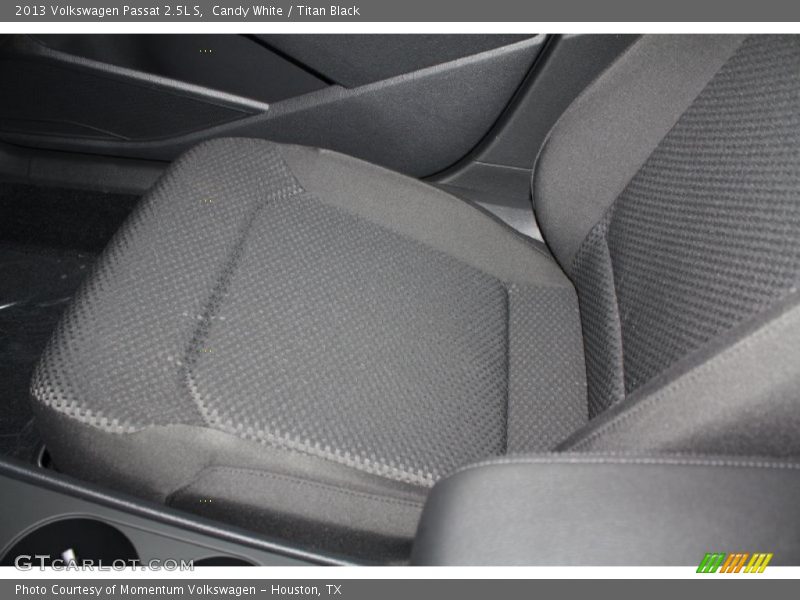 Candy White / Titan Black 2013 Volkswagen Passat 2.5L S