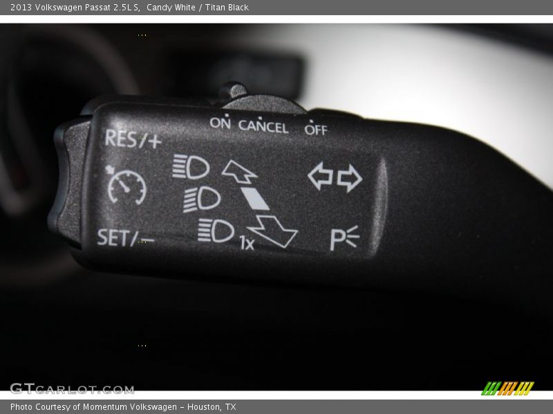 Candy White / Titan Black 2013 Volkswagen Passat 2.5L S