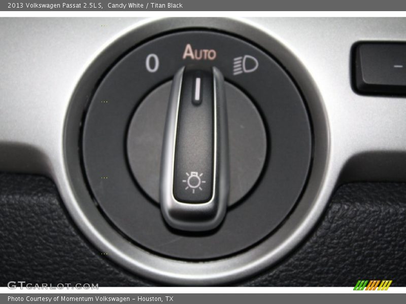 Candy White / Titan Black 2013 Volkswagen Passat 2.5L S