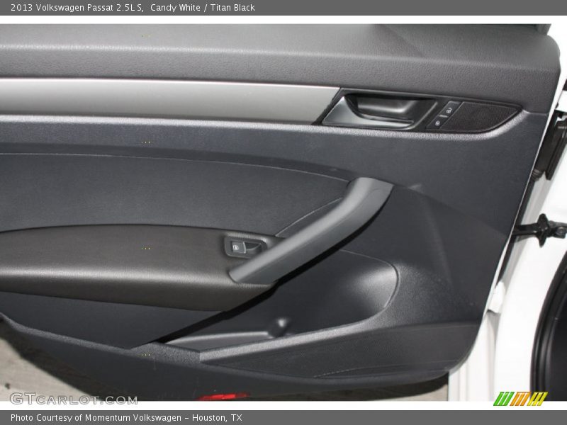 Candy White / Titan Black 2013 Volkswagen Passat 2.5L S