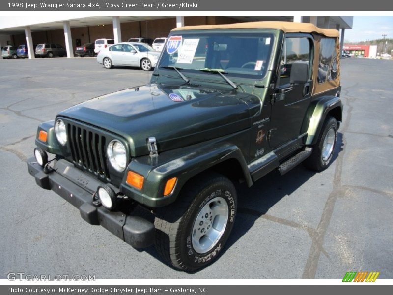 Front 3/4 View of 1998 Wrangler Sahara 4x4