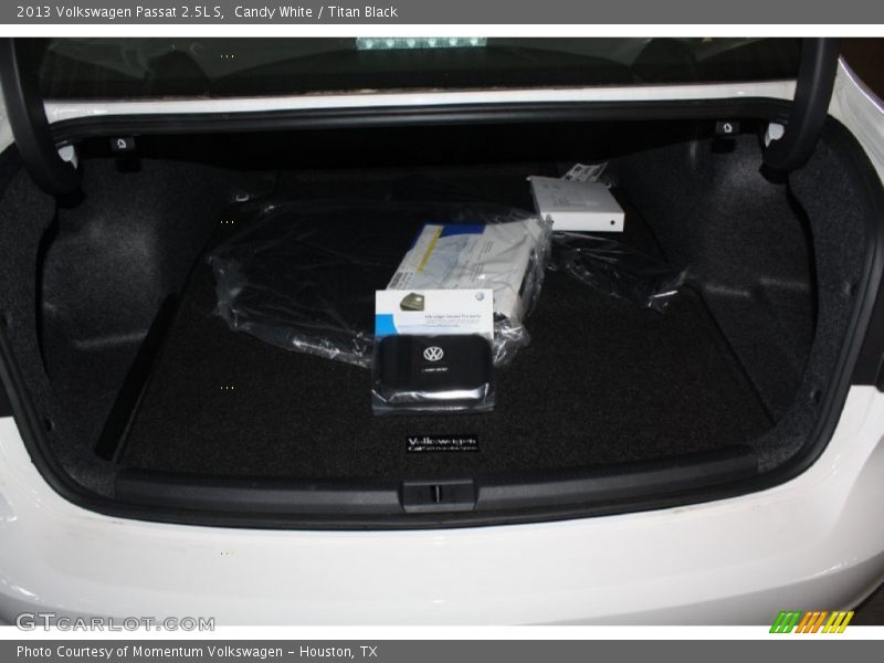 Candy White / Titan Black 2013 Volkswagen Passat 2.5L S