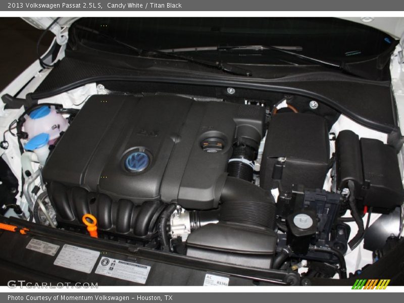 Candy White / Titan Black 2013 Volkswagen Passat 2.5L S